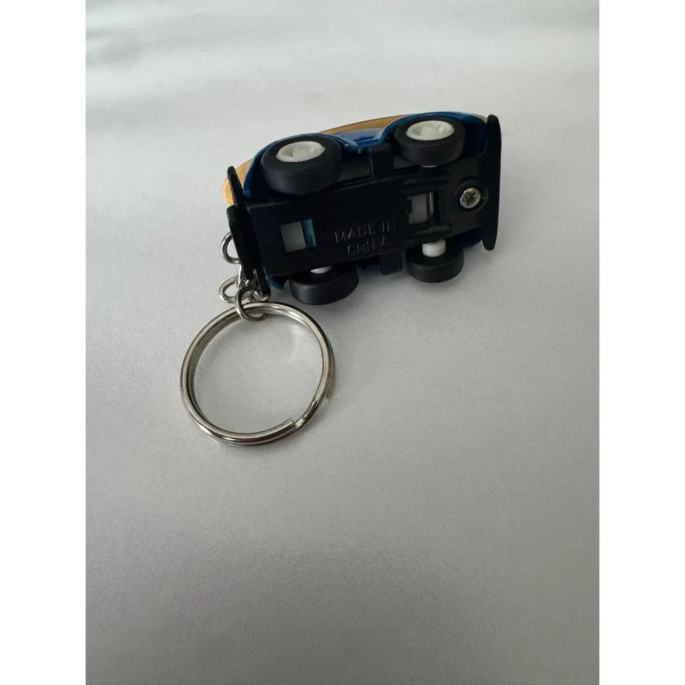 Cannon Beach‎ Oregon Blue Beetle Bug Style Car Keychain with Surfboard Souvenir